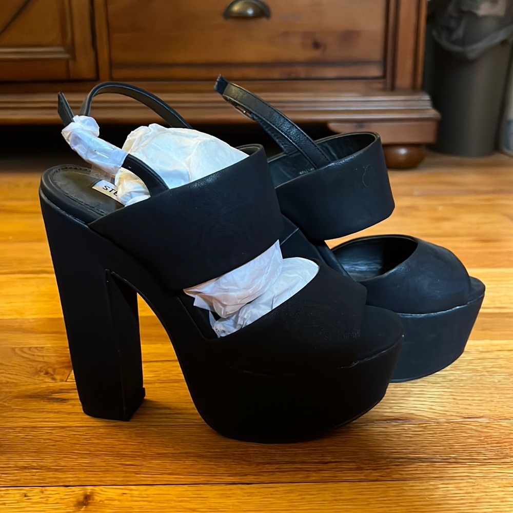 [New without box] Black Platform Heels